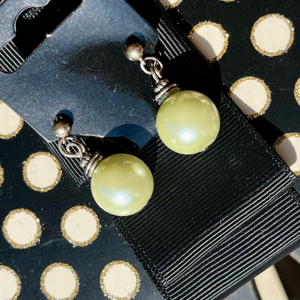 Light Green Pearl earrings